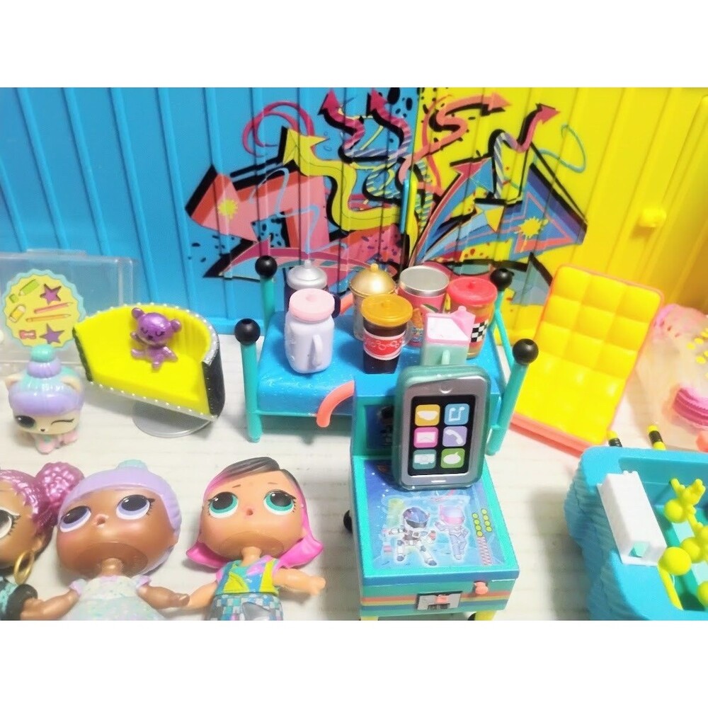 MASSIVE MGA ENTERTAINMENT LOL SURPISE DOLL CLUBHOUSE PLAYSET ACCESSORY LOT - Picture 5 of 9